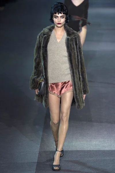 Look 19